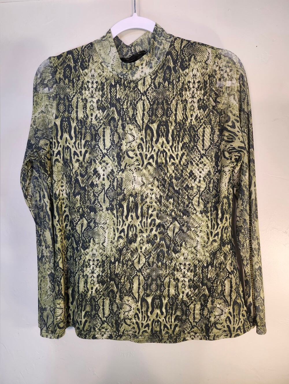 DG2 by Diane Gilman Green Snake-Print Long Sleeve Top